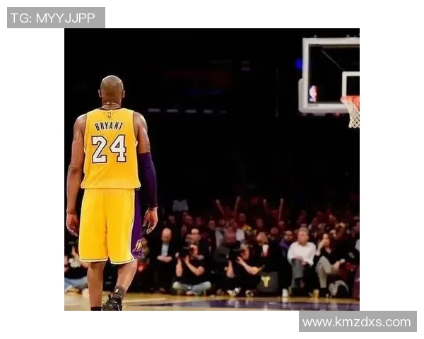 足球明星进球致敬科比展现体育精神与传奇永恒的完美结合